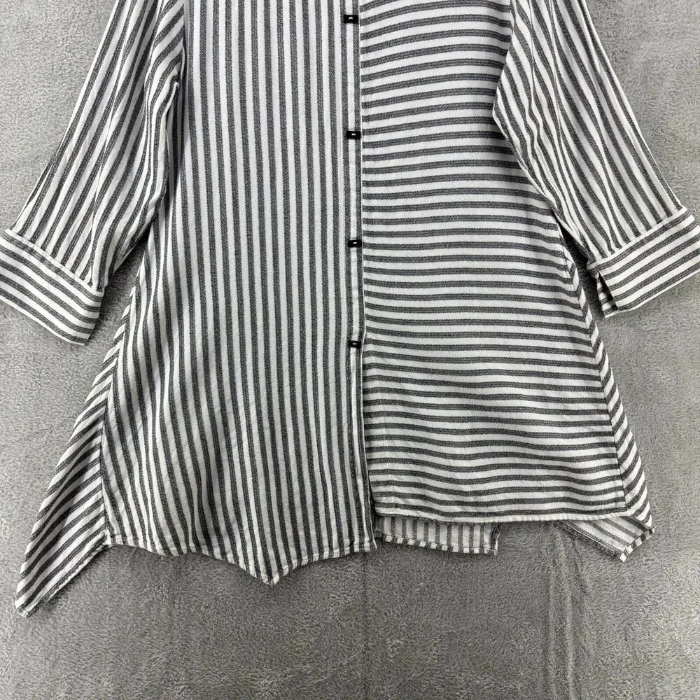 Soft Surroundings Top M Gray White Striped Button Up Tunic Asymmetrical Hem - Picture 8 of 14